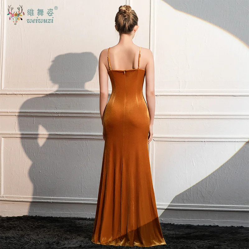 กํามะหยี่ Textured พรหมชุดสปาเก็ตตี้เซ็กซี่ Fishtail ชุด Rhinestones ไฮไลท์รูปชุดราตรี Elegant ใจกว้าง