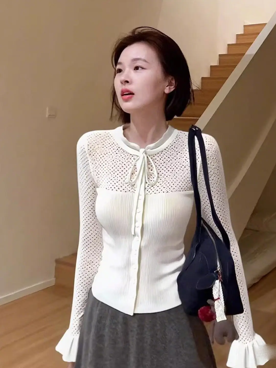 

Korean Sle Long Sve Hollow out Knitted Top Women's Slim Fit Bell Sve Early Spring Gentle Base Layer irt