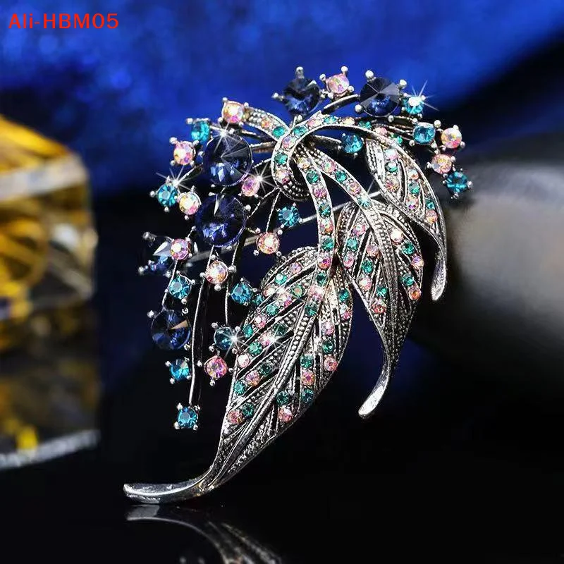(HB05)Exquisite Mulitcolor Sparkling Leaf Brooches For Women Rhinestone Pins Casual Party Clothing Accessories