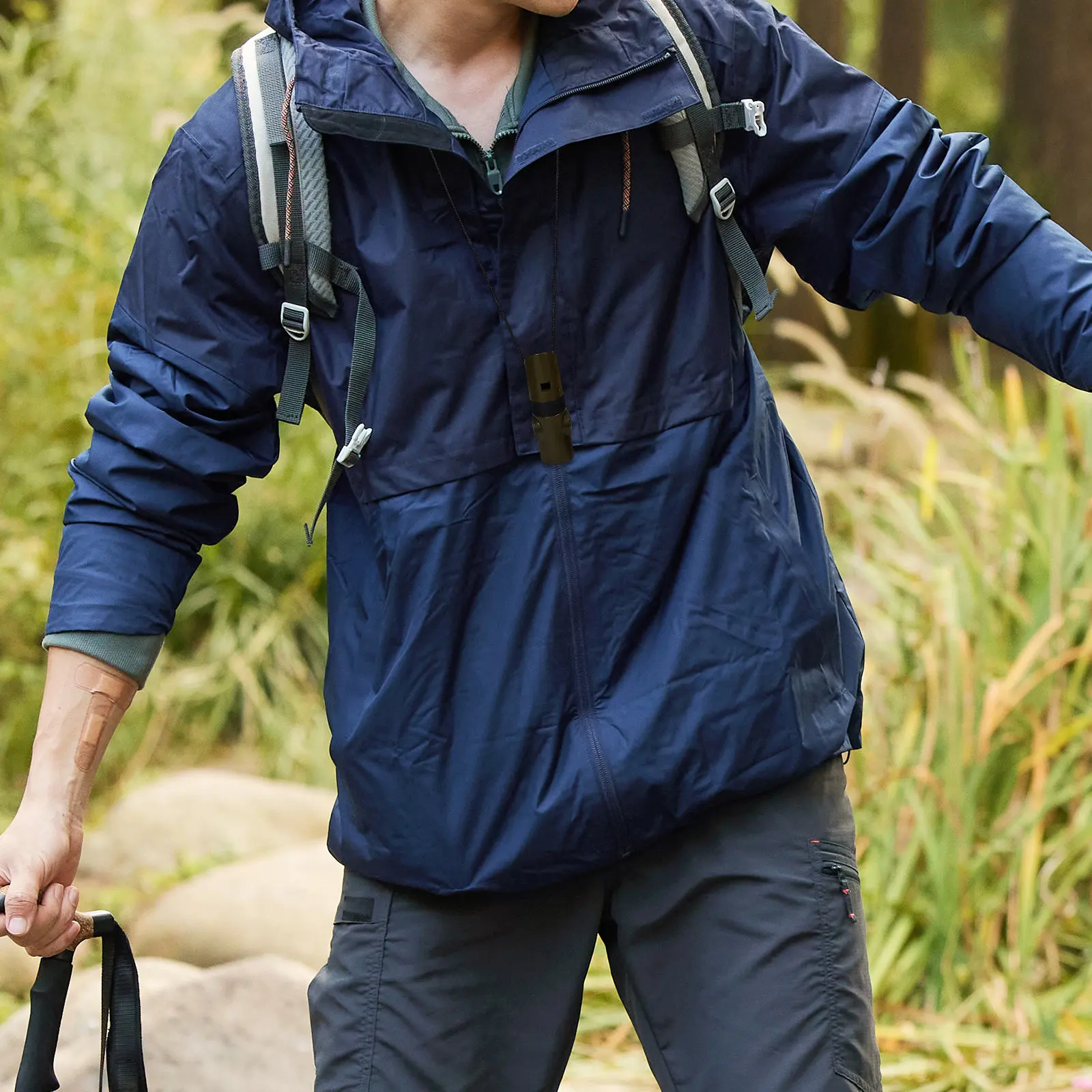 

Многофункциональный портативный аварийный свисток из АБС-пластика для выживания на природе, кемпинга и походов, громкий, безопасный, миниатюрный, с ремешком