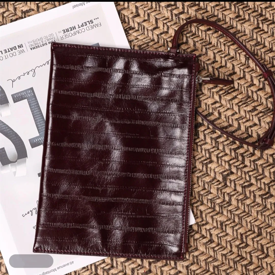 eel-pattern cowhide Clutch – Versatile Wristlet for Phones, Passports & Commuting | Perfect for Office, Parties & Birthdays
