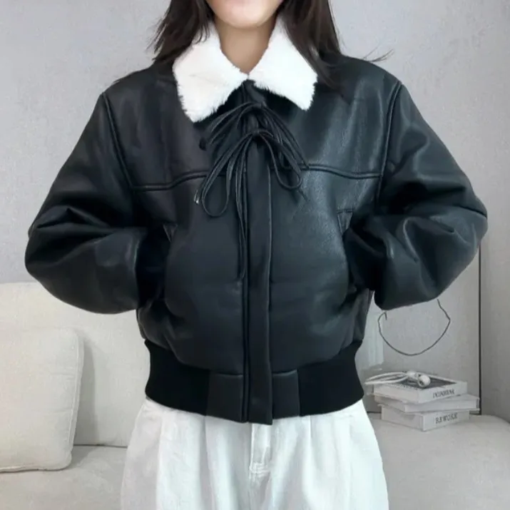 시크한 겨울 바이커 재킷 두꺼운 플리스 안감 가죽 및 모피 코트 여성용 블랙 빈티지 스타일 지퍼 스트레이트 컷 긴 소매