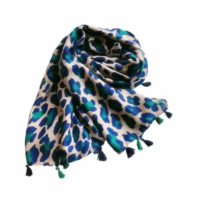 2022 Designer brand autumn luxury Grey ladies wild leopard scarf female long scarf shawl thin brown fashionable scarf long shawl