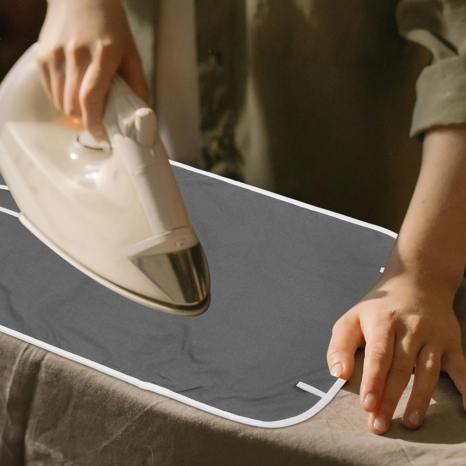 Portable Heat-Resistant Ironing Mat Silver Foldable High Temperature Resistant Cloth Tabletop Protective Ironing Pad Travel