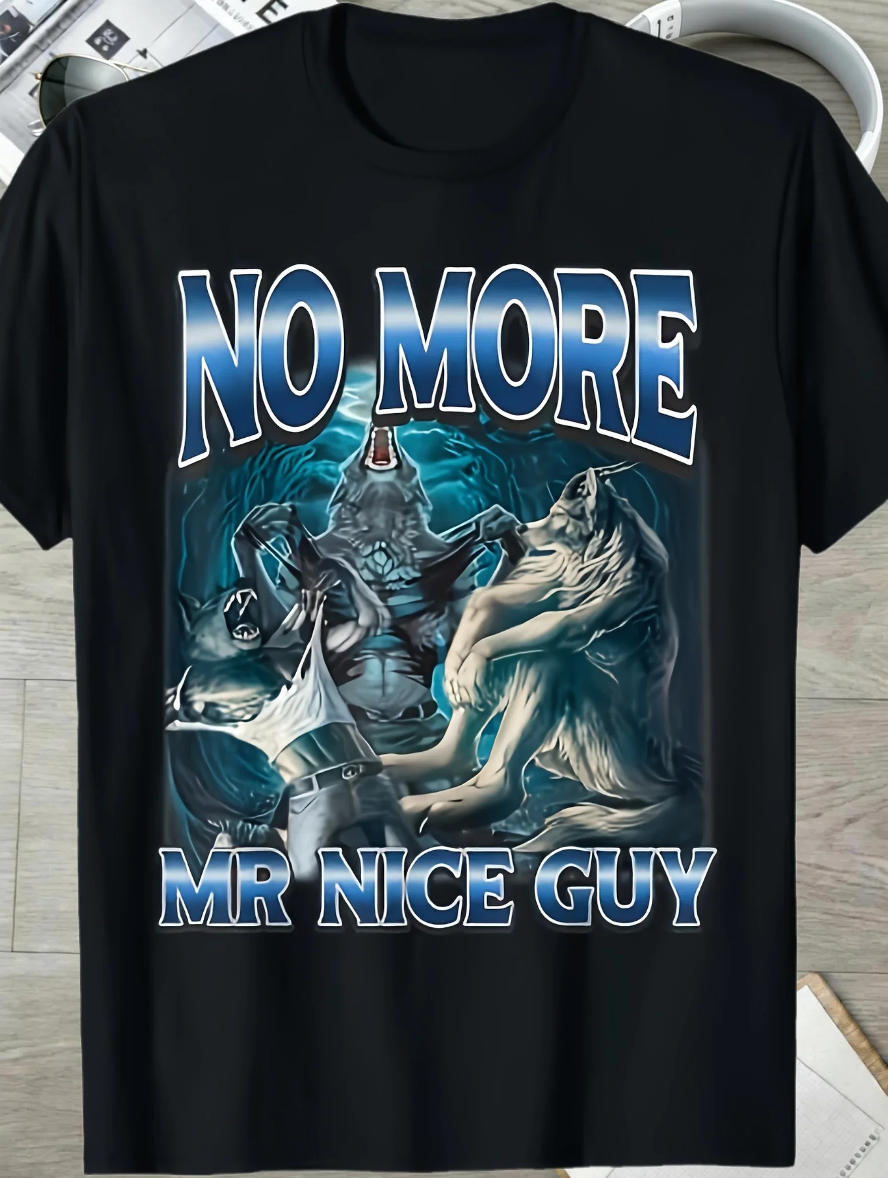 Divertida camiseta de manga corta con cuello redondo de la marca Alpha Wolf, ideal para usar en el día a día y para jugar. Una prenda imprescindible para los amantes de los lobos.