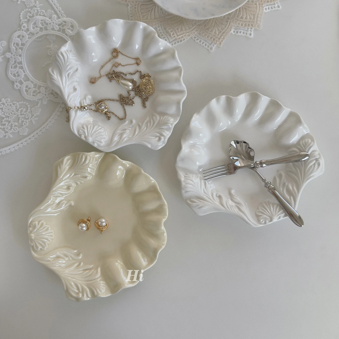 Ceramic Dessert Plate Fruit Plate Shell Relief Underglaze Jewelry Dish, Decorative Tray for Rings Earrings Necklaces Bracelet