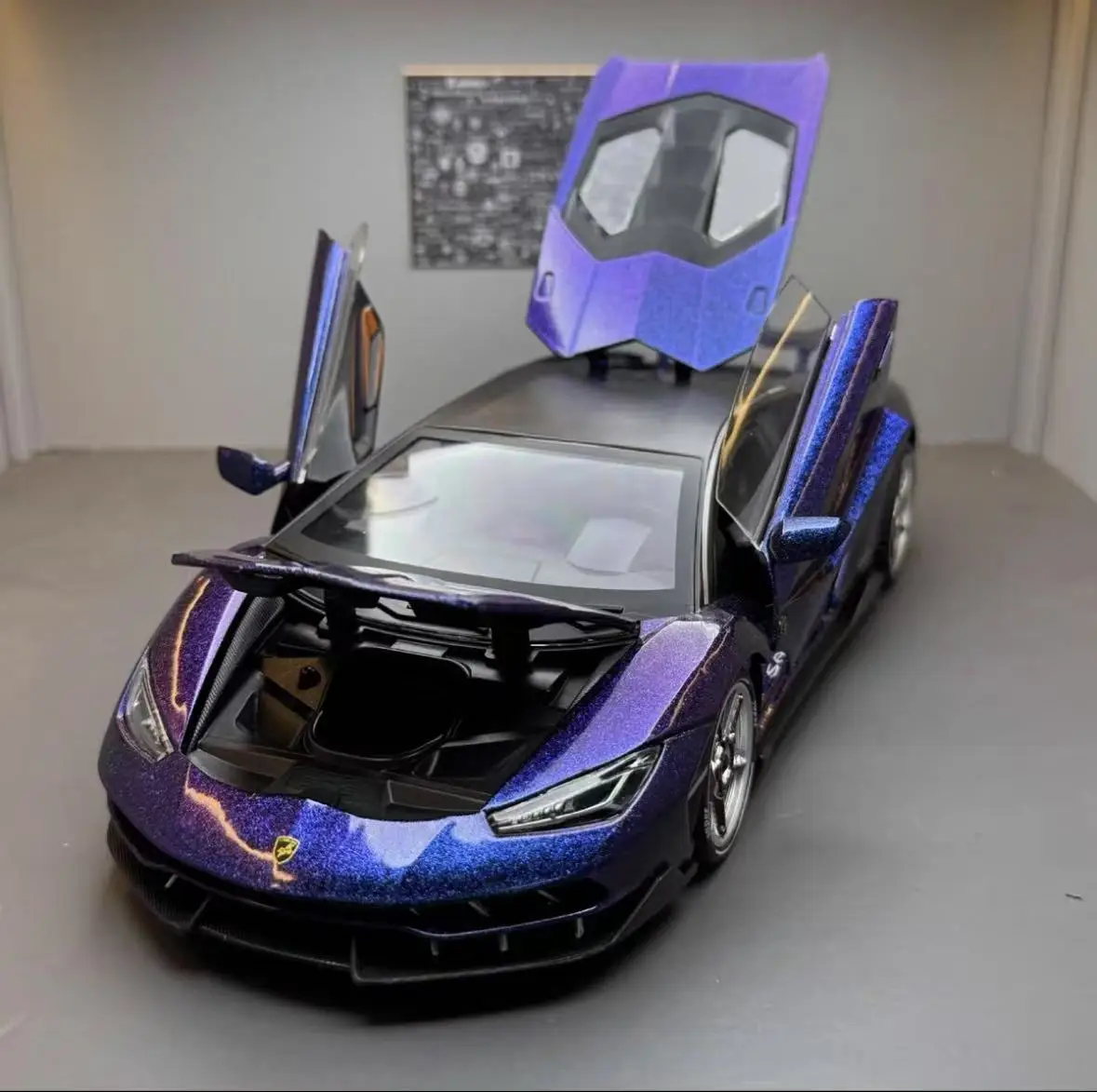1/18 Lamborghini 770-4 car model Daniel simulation car model alloy toy boy sports car collection ornament