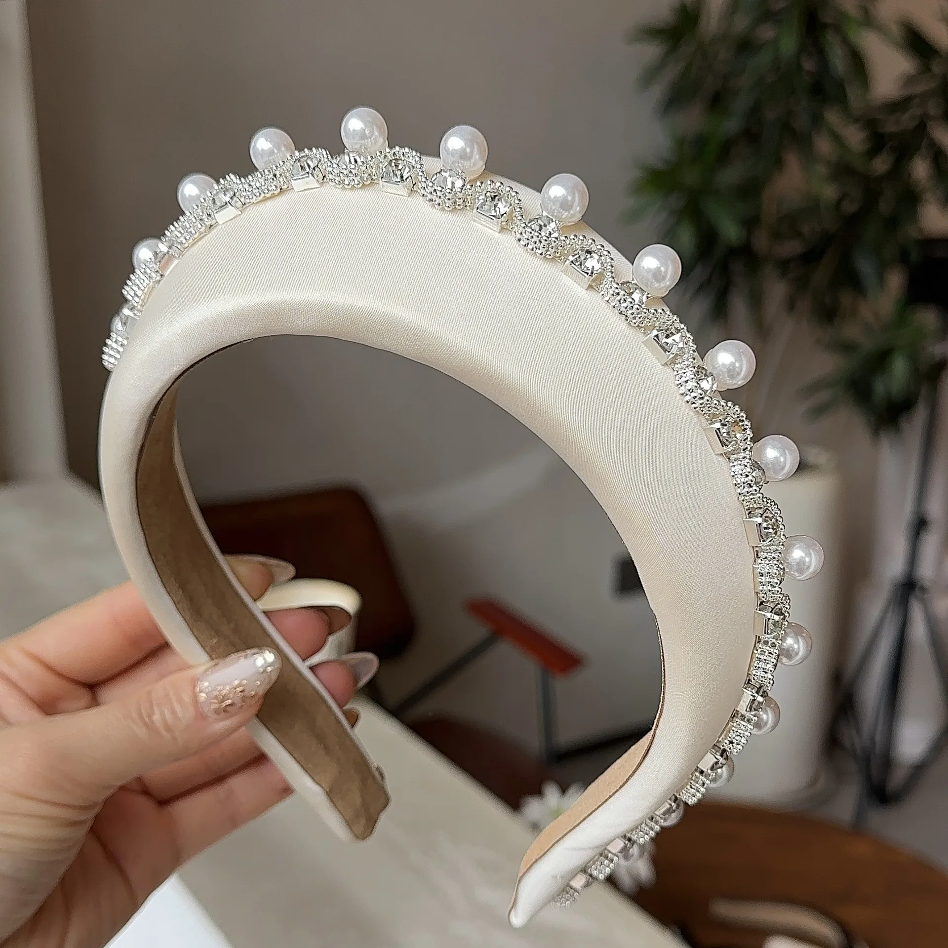 Vintage Court Style Französische Perle Strass Krone Stirnband Edler eleganter Haarschmuck für Frauen