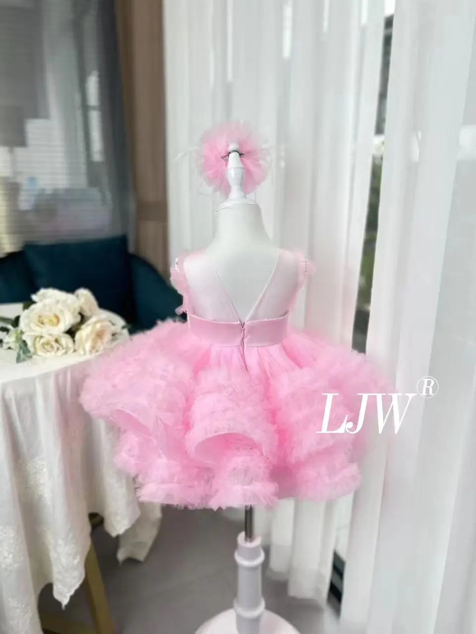 Girls 0-12 years old Holiday Celebration Performance Costume Small flying Sleeve pearl Feather luxury Princess dress First birth