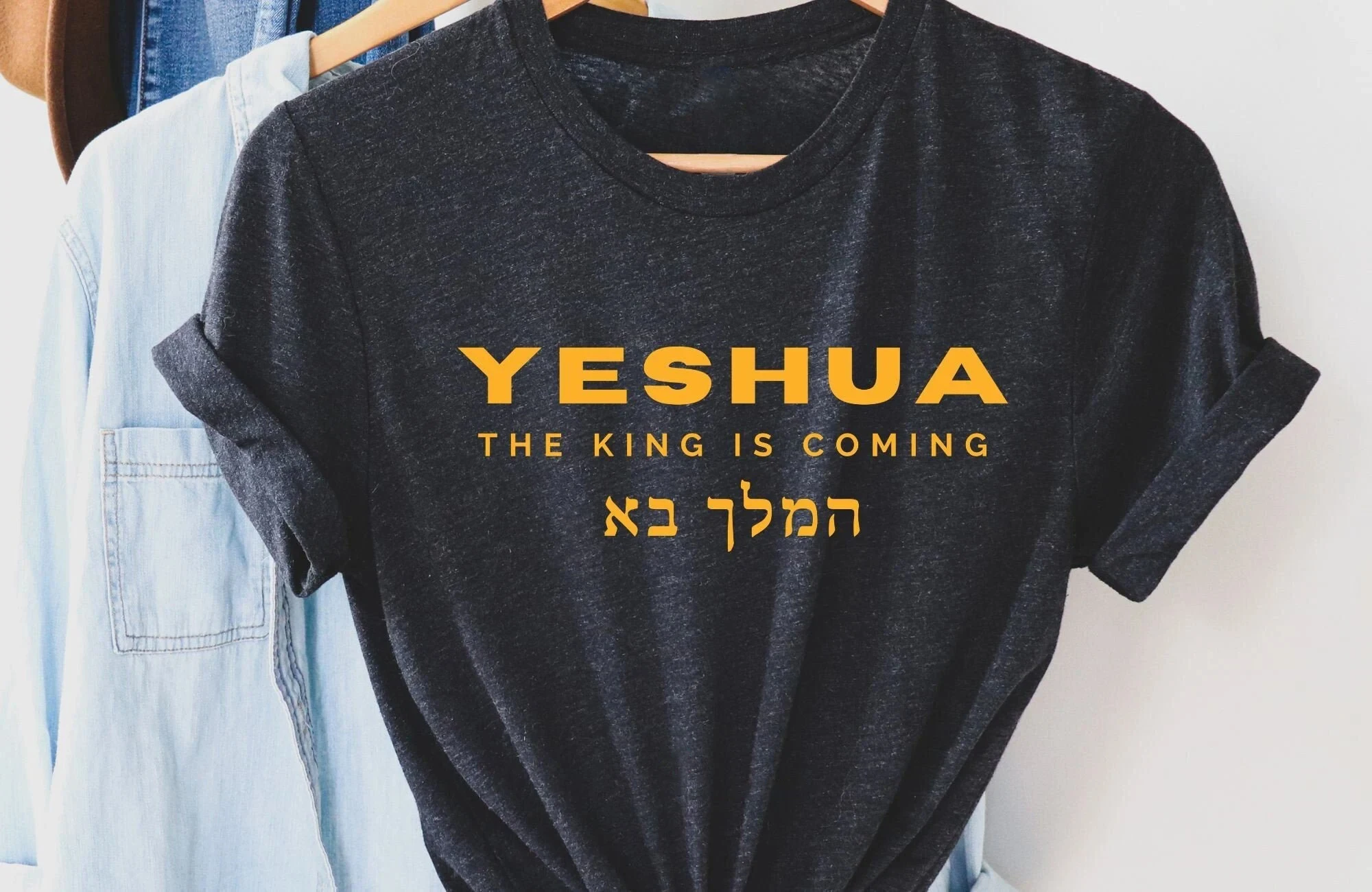 

Yeshua, король идет, слоган, женская футболка, модная Горячая Распродажа, повседневная женская рубашка для поездок, трендовая уличная универсальная простая футболка