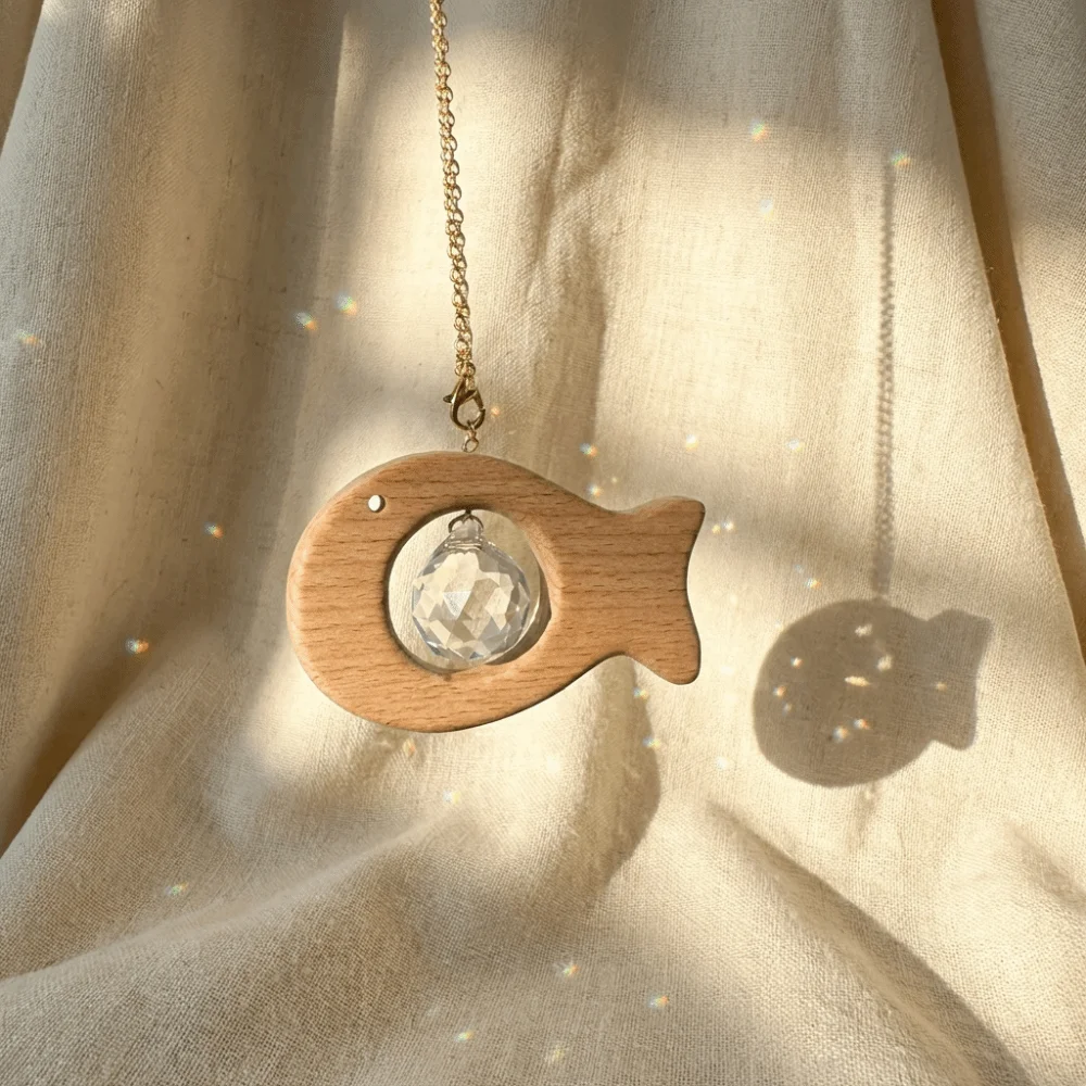Wooden Sunlight Catcher Wind Chime Glass Spinner Sunlight Reflected Rainbow Maker Creative Animal Hanging Sun Catcher