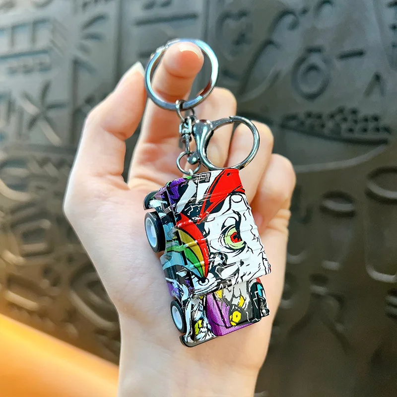 シミュレーション合金落書きバス車のおもちゃモデルキーホルダーペンダントクリエイティブ子供プルバック車のおもちゃダイキャストカーバックパック装飾