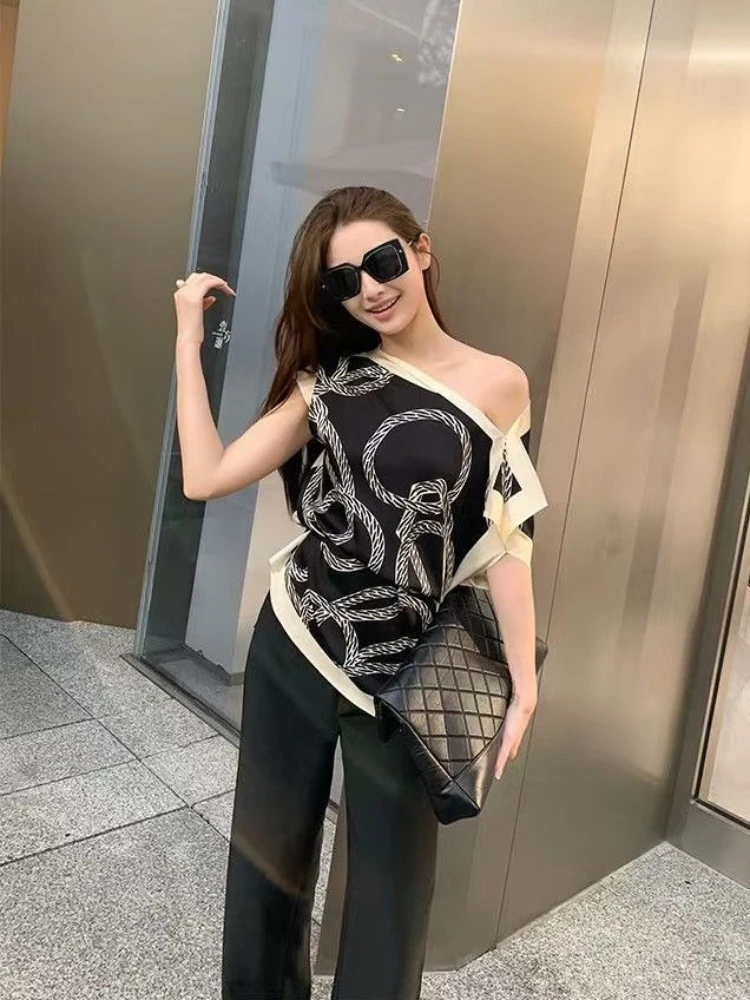 2026 Summer Fashion New Printed High End Slant Shoulder Top with A Girl's Design Sensual Sleeveless Satin Shirt  Corset Top