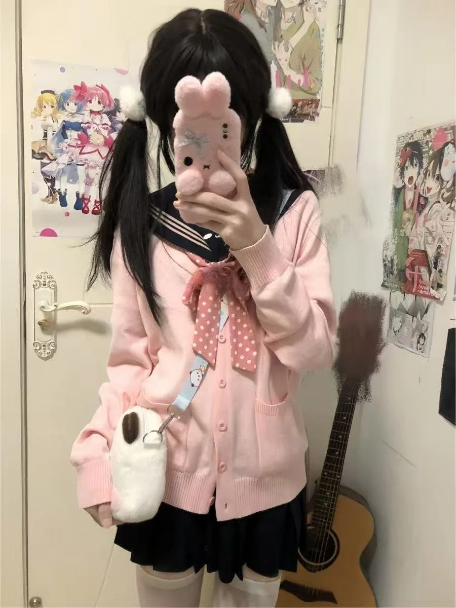 

Оригинальный дизайн: комплект из вязаного свитера-кардигана JK (осень-зима) и черной плиссированной юбки (розовый кардиган)