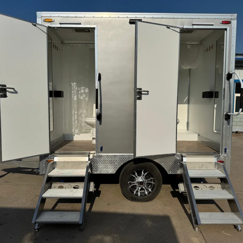 Fabrikant levert 3-stationse mobiele toilettenwagen met diepe wasbakken, waskommen en spiegel. Groothandel in openbare toiletten.