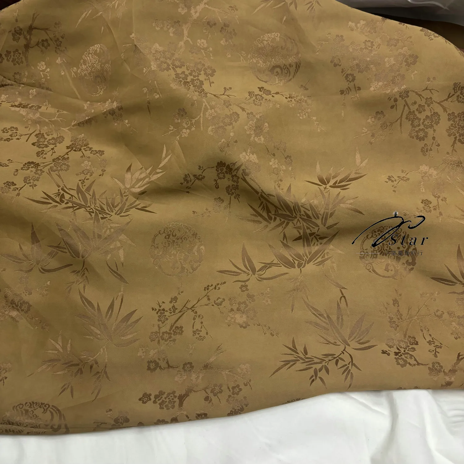 High-Grade Double-Sided Jacquard Silk Real Silk Gambiered Guangdong Silk Fabric Chinese Style Embroidery for Clothing Fabric