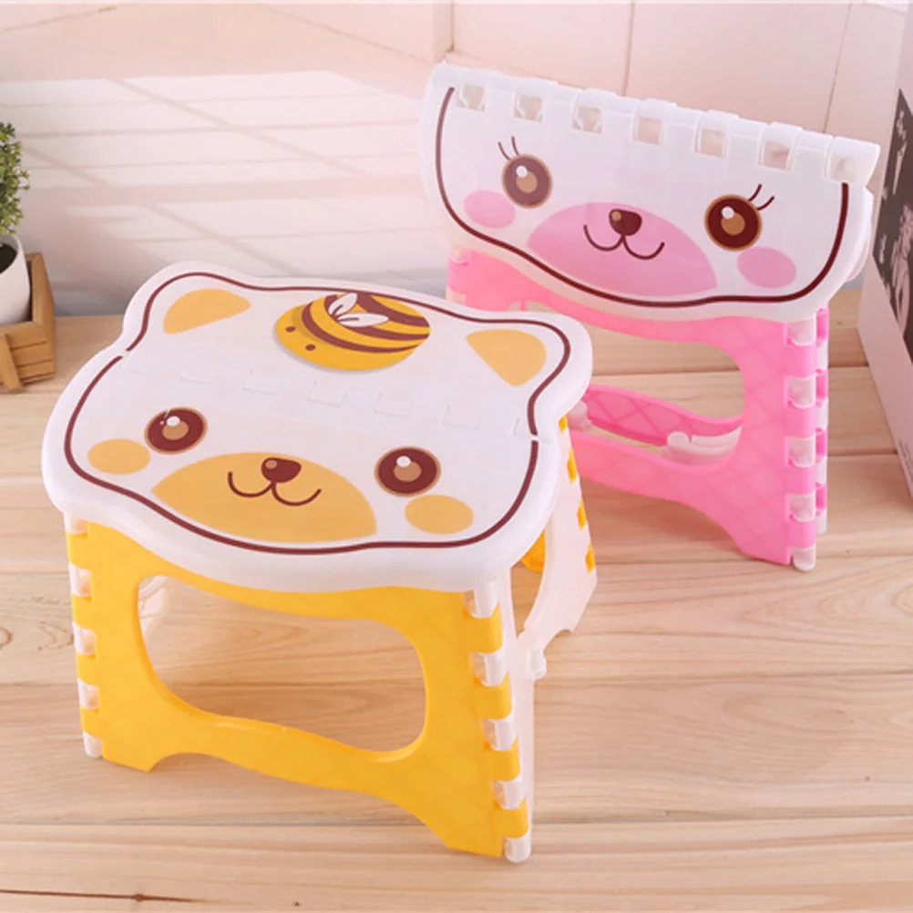 1Pc Plastic Folding Stool Outdoor Portable Fishing Stool Fishing Chair with Random Color Stool Foot (Yellow Face Cat Style)