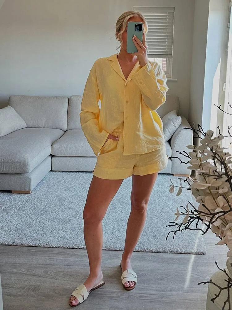 ชุดเซ็ตเสื้อเชิ้ตผ้าลินินแขนยาวปกเชิ้ตติดกระดุมแถวเดียวสำหรับผู้หญิงสไตล์ลำลอง + กางเกงขาสั้นเอวยางยืดมีกระเป๋า