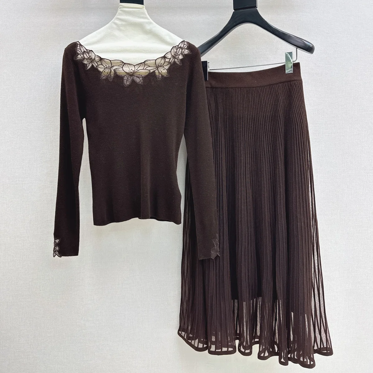 High Quality Women Floral Embroidery Knitted 2 Piece Set, Long Sleeve Slim Top & Mesh Pleated Midi Skirt Outfit lyt261016142