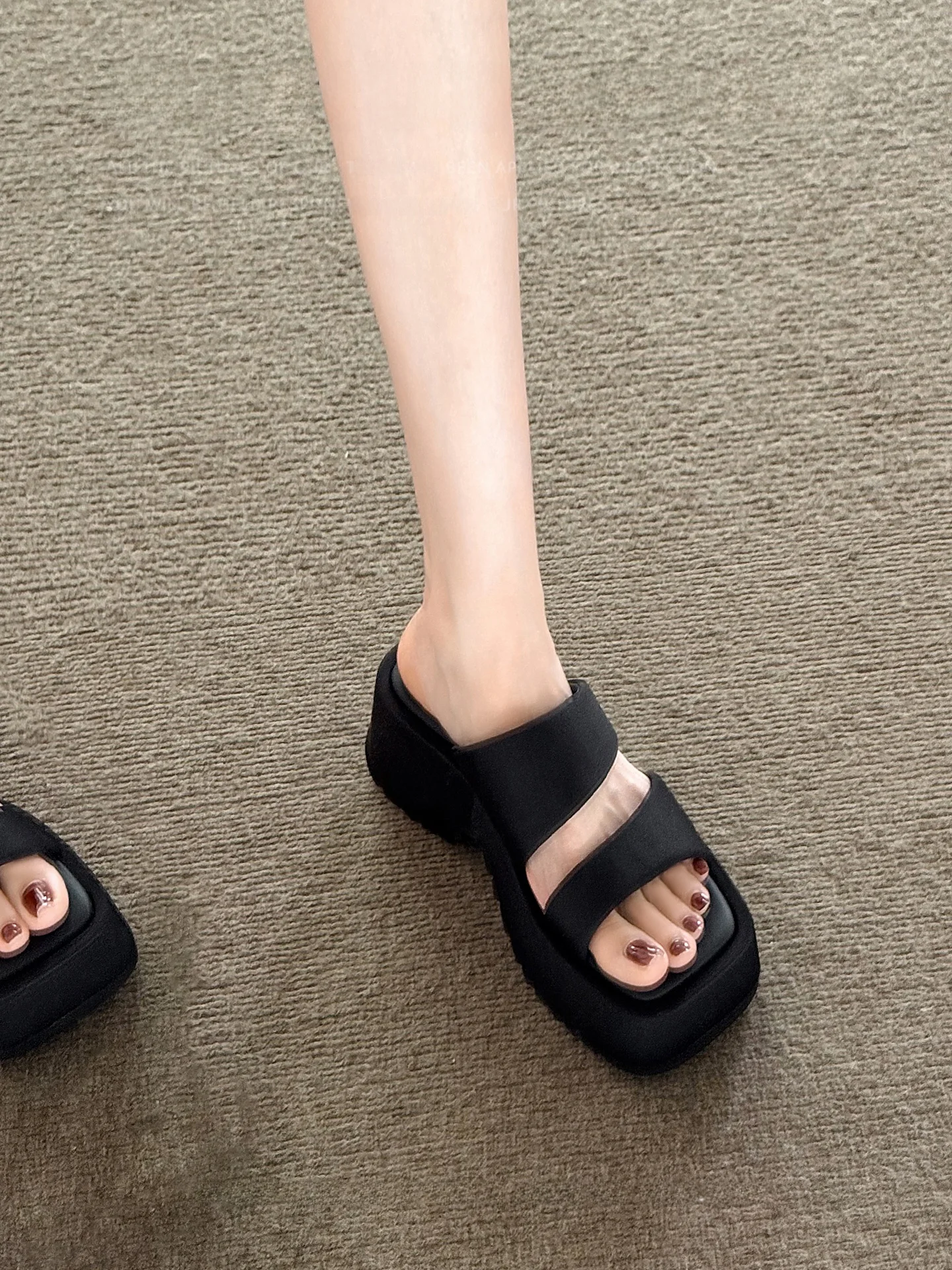 sandales-decontractees-a-talon-epais-pour-femme-nouvelle-collection-ete-2026-sensation-de-confort-accrue-petite-taille-pour-l'exterieur-interieur-en-cuir-microfibre