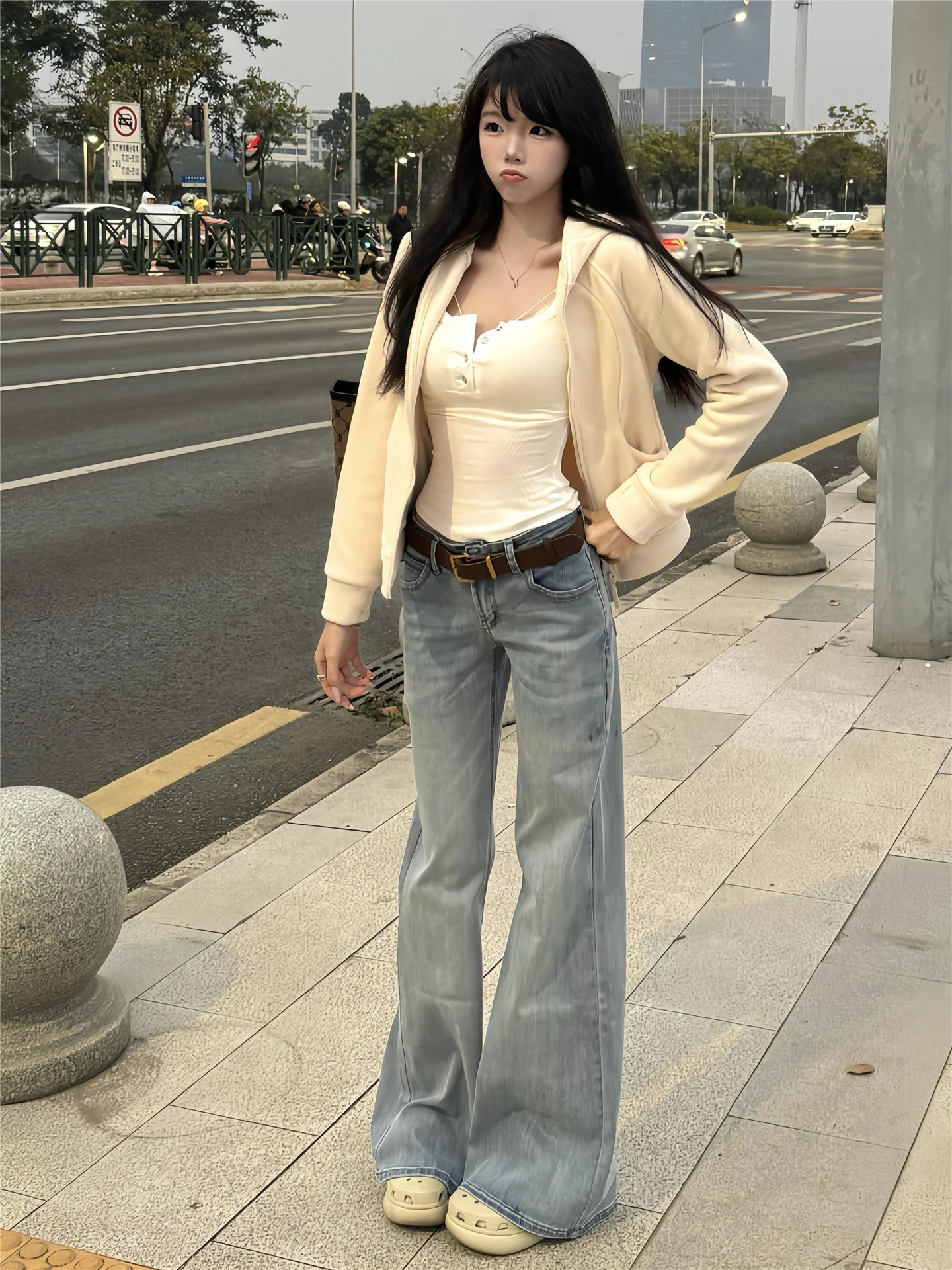 

Американские джинсы-клеш с низкой посадкой для женщин, свободные, стройнящие, удлиненные, повседневные, в пол, из мягкого хлопка