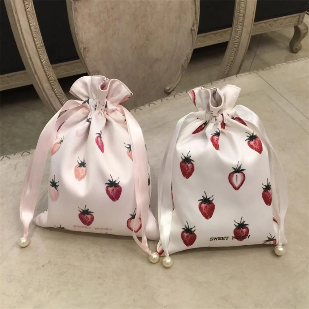 Sweet Cute Strawberry Print Women Cosmetic Bag Travel Storage Makeup Storage Bag Organizer custodia per trucco femminile portatile