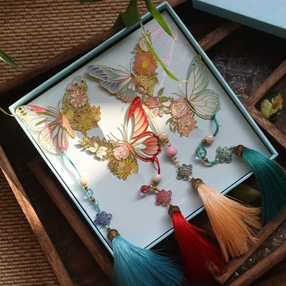 Marque-page creux en métal papillon fleur, clip de livre de style chinois avec pendentif pompon, cadeau étudiant rétro, fournitures scolaires et de bureau