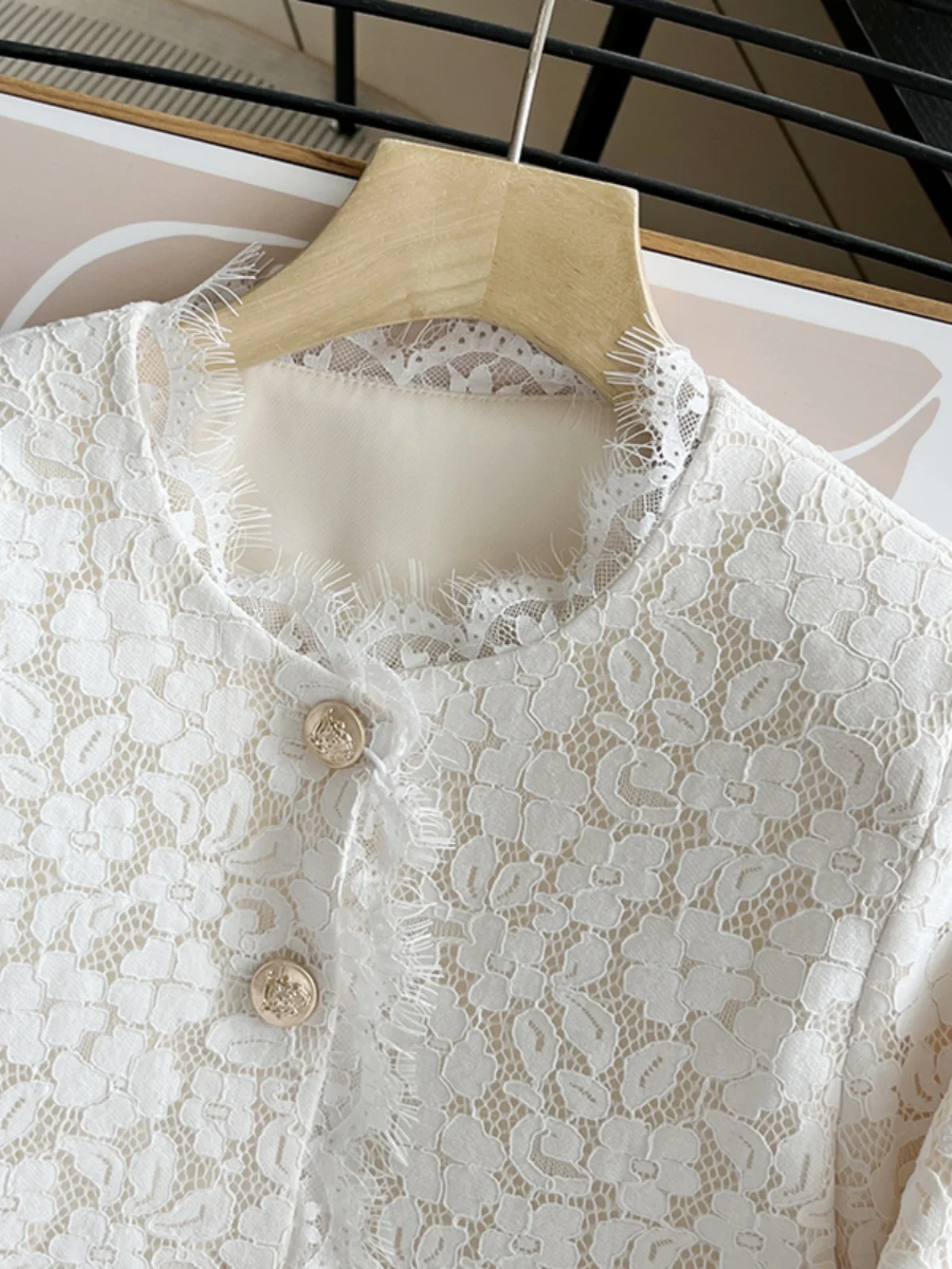 Women's ort Lace Hook-Embroidered Coat round Ne Double ket Autumn Faion Small Fraance Sle Outerwear