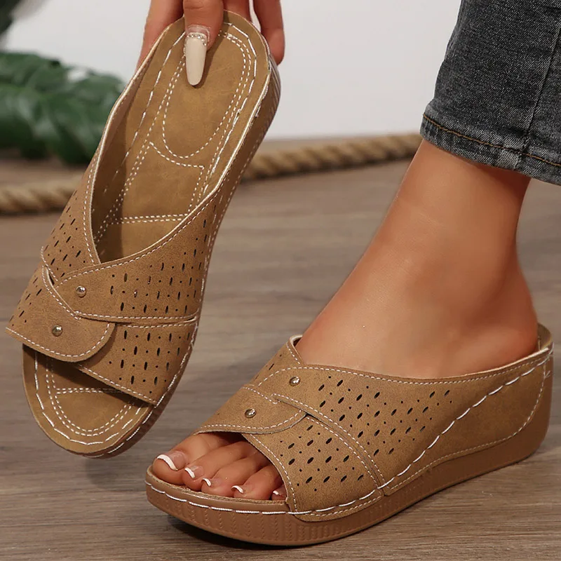 صنادل نسائية لعام 2025 صنادل بكعب عريض للصيف أحذية نسائية شباشب بكعب خفيف أحذية صيفية للأطفال Sandalias