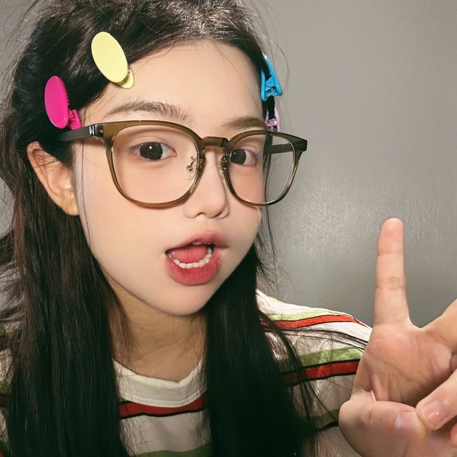 

Сверхэластичные очки синего света 2025 года — безвинтовые маленькие простые оправы, совместимые с близорукостью, унисекс, легкие компьютерные очки, модные