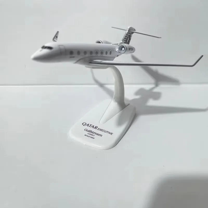 1/200 Scale Qatar Airways Gulfstream G650 Airplane Model Toy Kit Die-cast Alloy Airplane Model with Stand For Child toy Gift