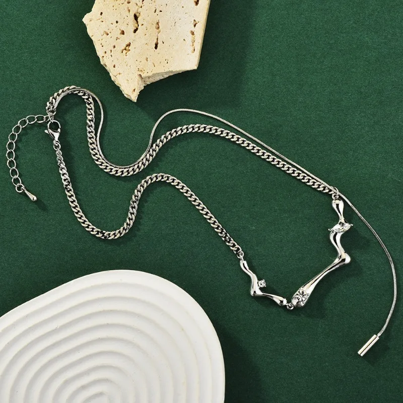 

Starlight lava diamond necklace for women, a versatile bone tassel collarbone chain for a cold autumn and winter style