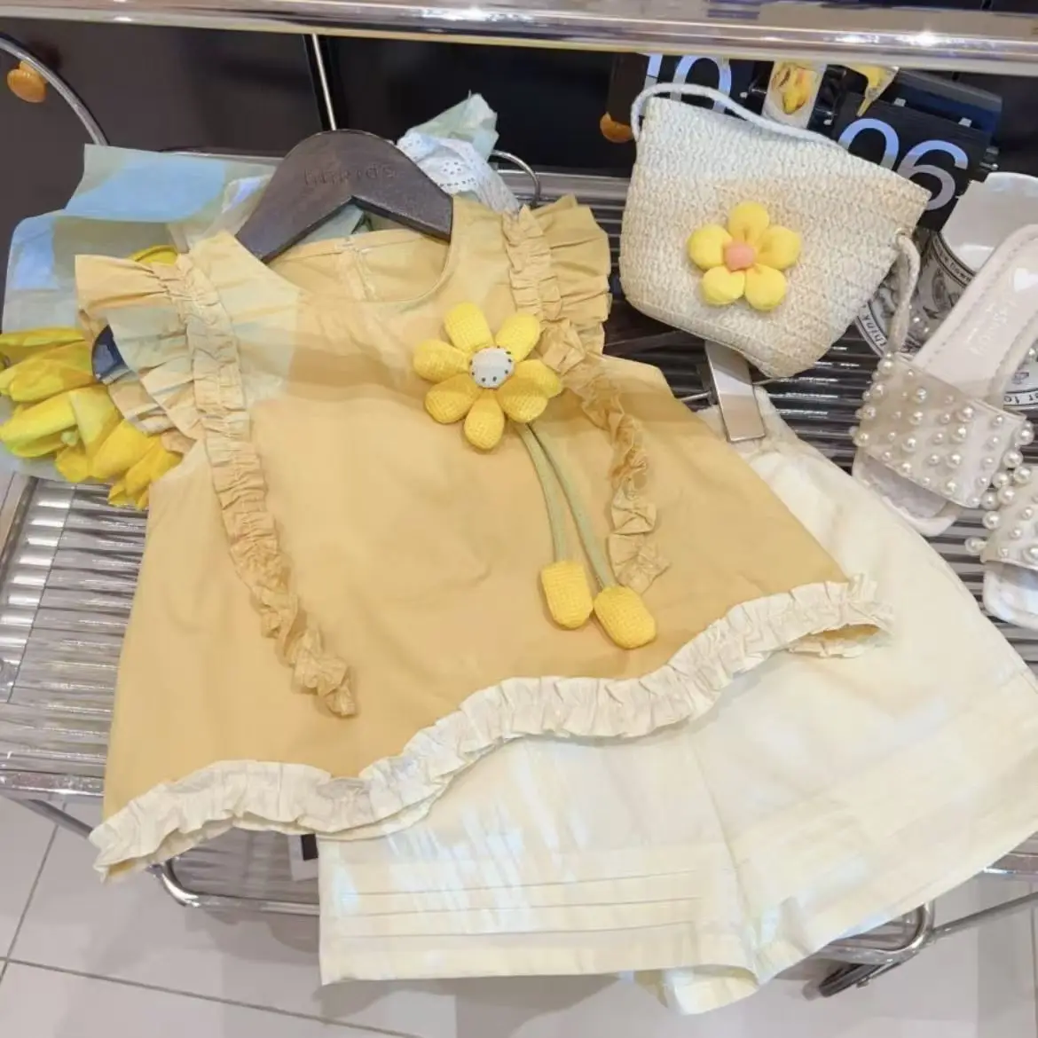 

2026 New Girls' Summer Yellow Three-dimensional Sunflower Sleeveless Western-style Short Skirt Shorts Two-piece Set