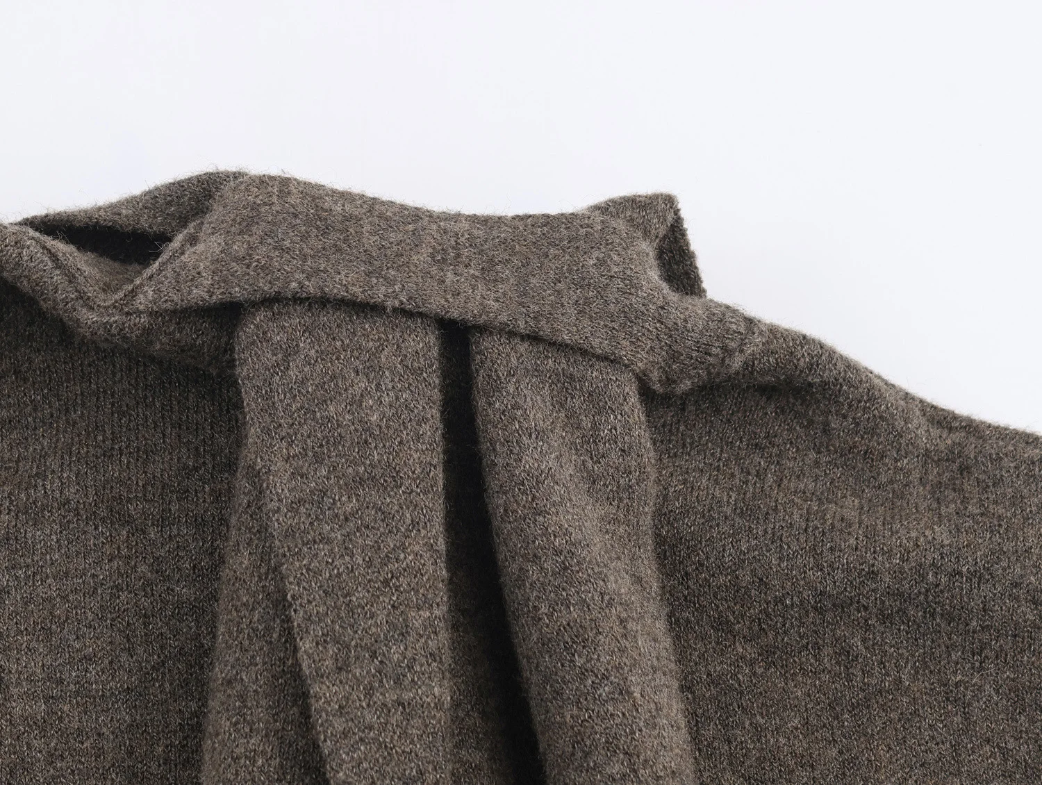 Europäischer und amerikanischer Stil Winter neue Damenbekleidung fauler Stil Retro passender Schal gestrickter Kurzmantelpullover