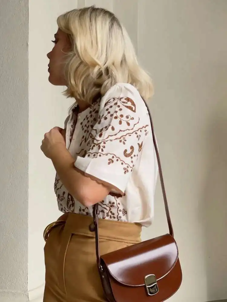 خمر جولة الرقبة قصيرة الأكمام بلوزة مطبوعة موضة واحدة الصدر المرقعة القمم جديد أنثى BabYoungHighstreet قميص 2025