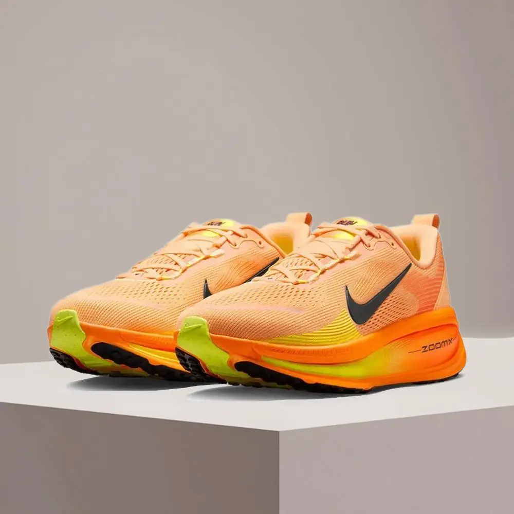 

Мужские стильные и универсальные кроссовки NIKE VOMERO 18: удобные и амортизирующие кроссовки для тренировок HM6803-700