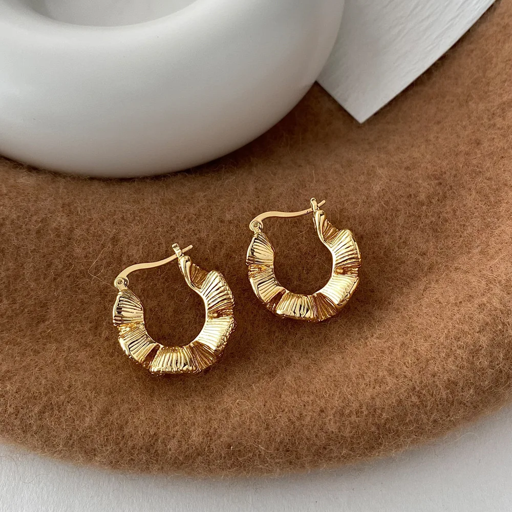 

Europe And The United States New Simple Fashion Metal Earrings Fashion Geometric Light Luxury High Sense Of Ear