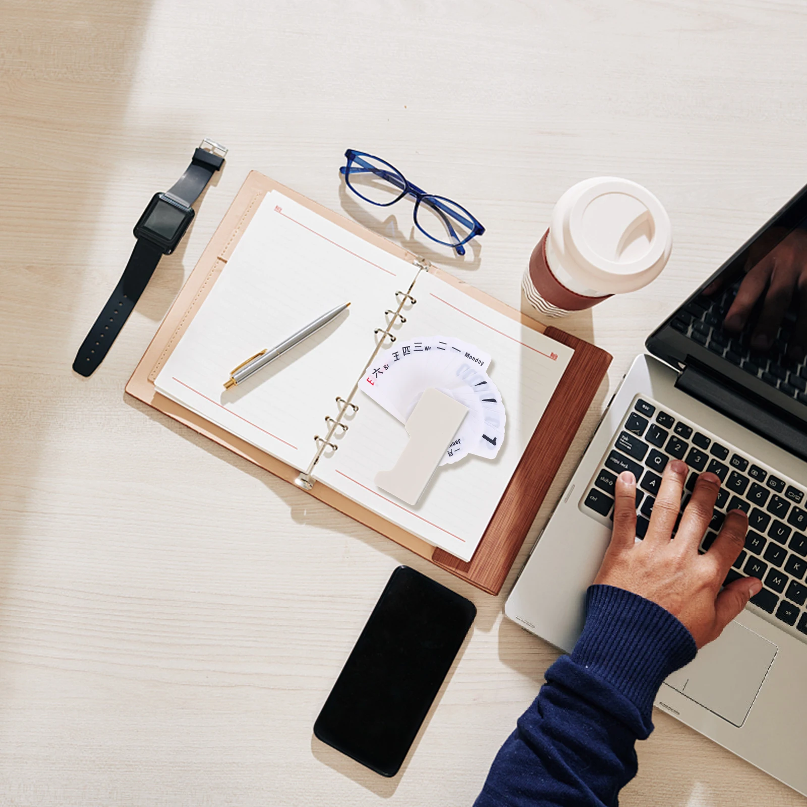 

Perpetual Flip Style Manual Paging Reusable Desktop Calendar Nordic Simple Design Plastic Table Decor Creative Practical