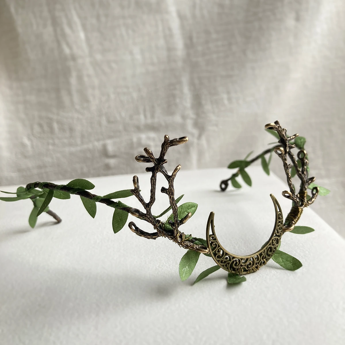 Fee Krone Elf Tiara Krone Für Frauen Hochzeit Tiara Braut Blume Mädchen Crown Fee Kostüm Reif Floral Haar Kranz Renaissance – Detail 9