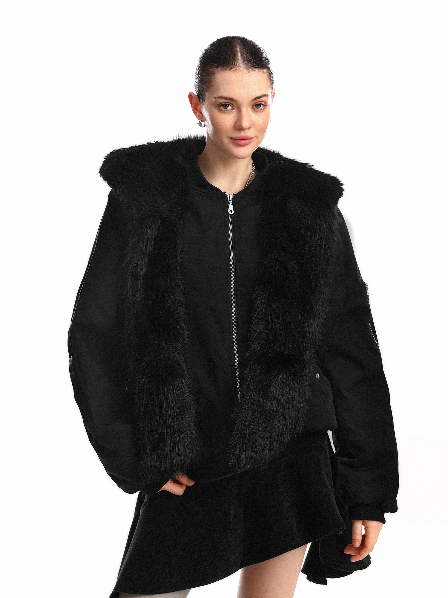 

Зимнее утепленное хлопковое пальто Biggold Premium для женщин с капюшоном, большим меховым воротником и вышивкой в виде горного орла