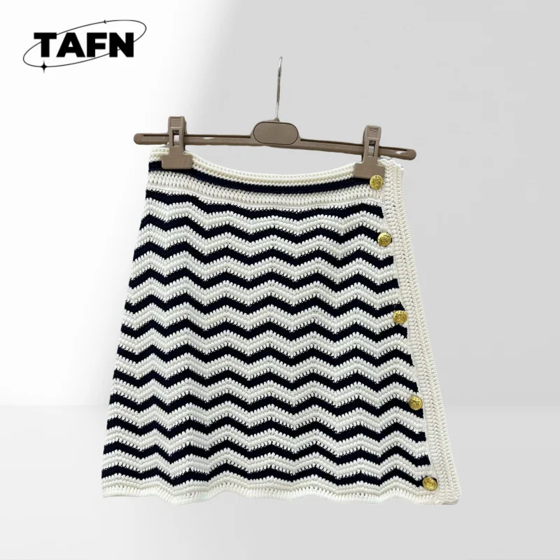 تنورة صيفية محبوكة بنمط مموج باللونين الأبيض والأسود: مجموعة تنورة نسائية كاجوال مع TopAG3119 عصري