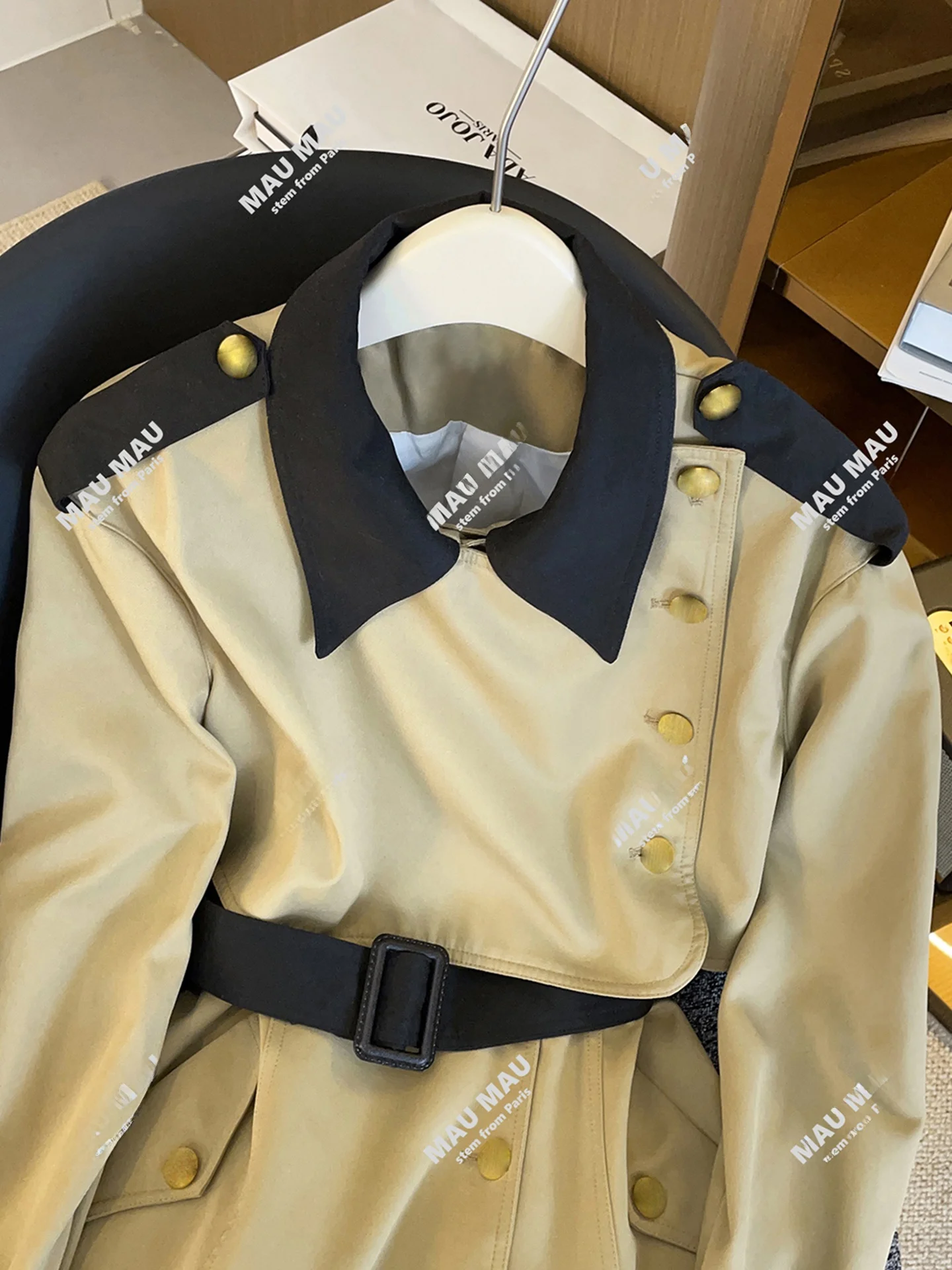 

Высококачественное женское зимнее пальто Briti Sle с застежкой на талии Utili Jaet Long Sve средней длины на одной пуговице C...