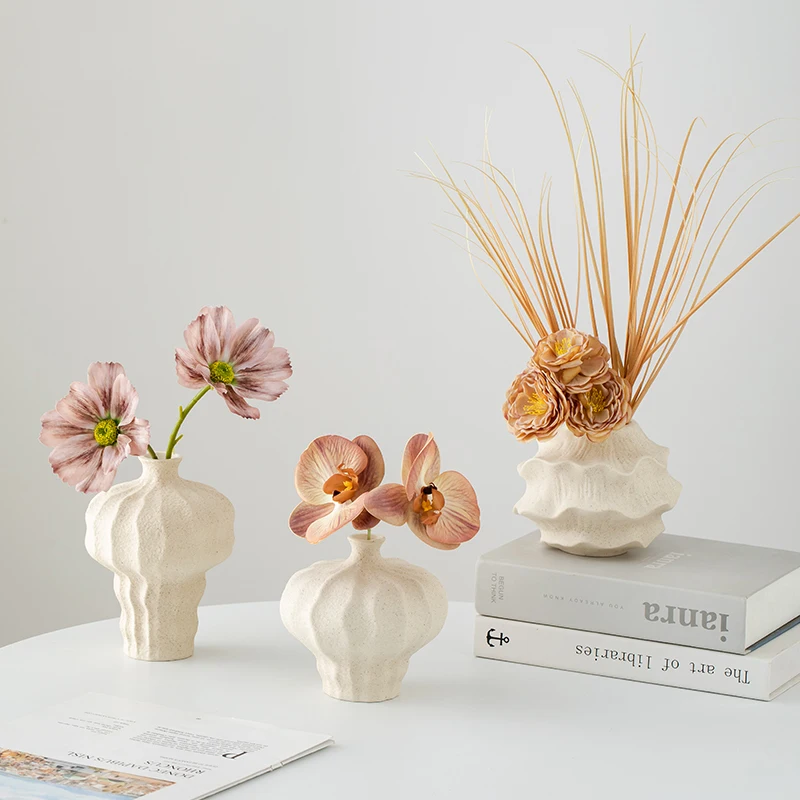 Ceramic dried flower vase - simple realistic flowers - fresh flower arrangement - elegant and luxurious decorative piece