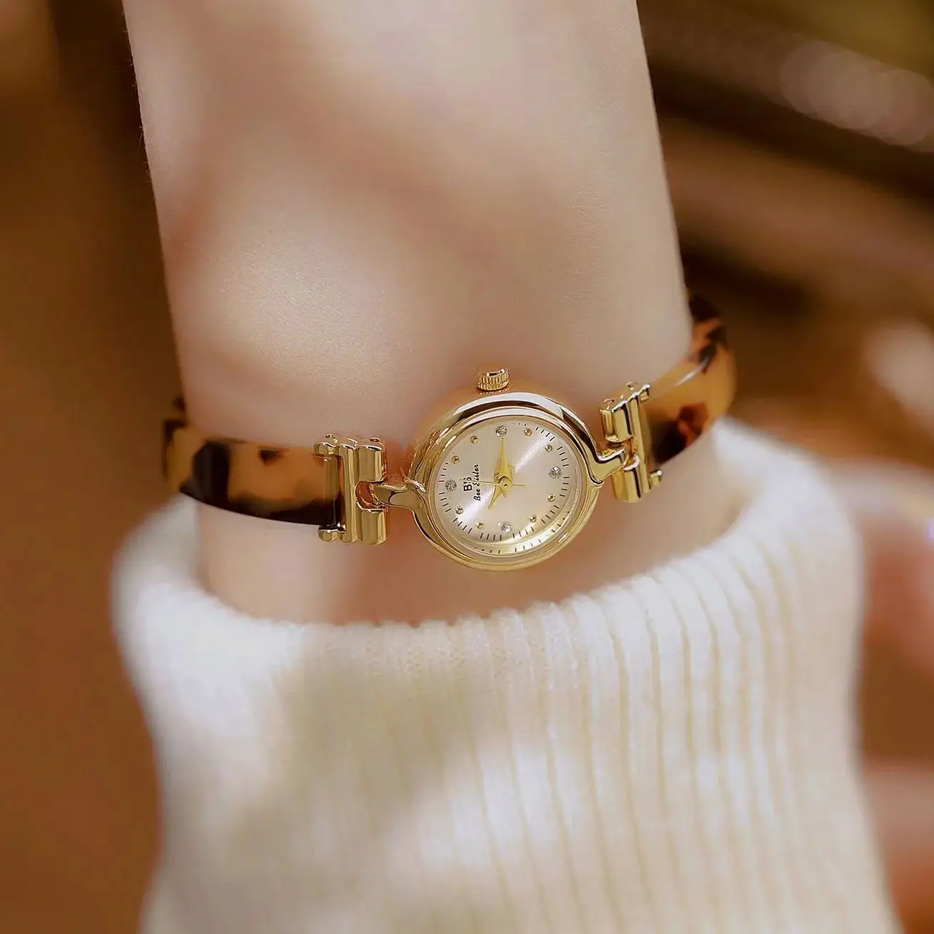 고품질 숙녀 시계 수지 방수 팔찌 손목 시계 여성을위한 프랑스어 우아한 빈티지 시계 선물 2025 새로운