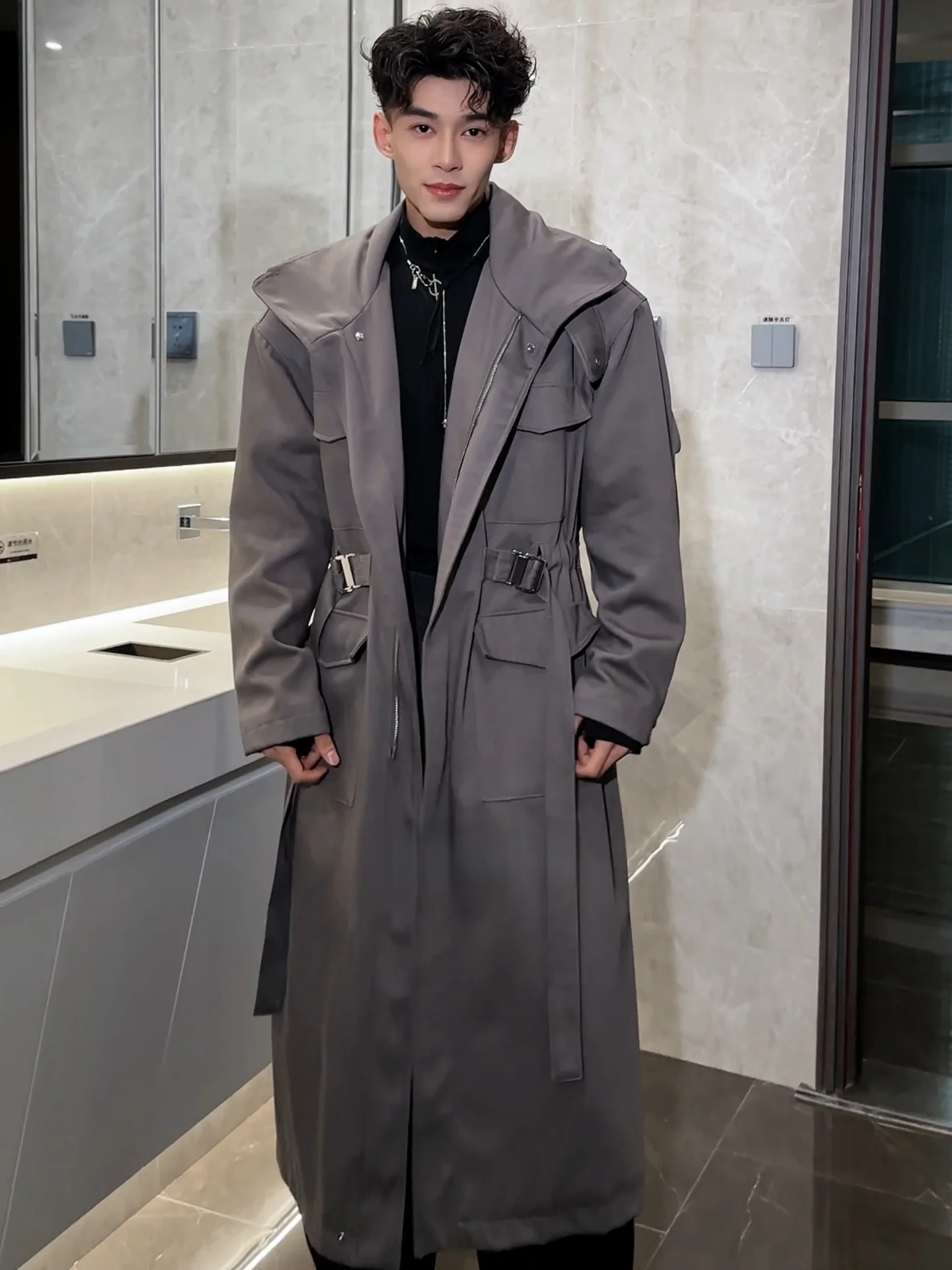 

Модное мужское длинное пальто в стиле ретро для города, зимнее, модное, простое, роскошное, рабочая одежда, куртка с металлическим декором, приталенный крой, полиэстер