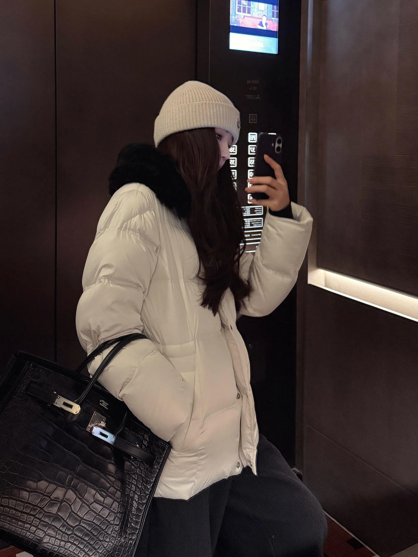 

Женская куртка из белого гусиного пуха с отстегивающимся меховым воротником из шерсти 00% и воротником из меха, повседневная, свободного кроя, утепленная, с длинными рукавами