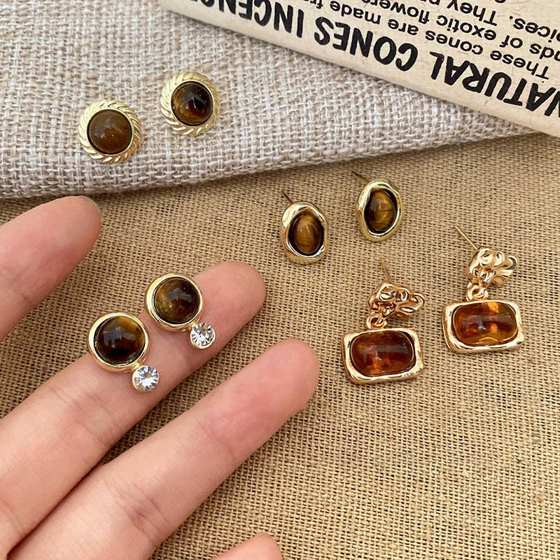

Vintage Fall & Winter Brown Earrings with Amber Resin Stone Crystal Caramel Color Women's Earrings Elegant Jewelry Maillard