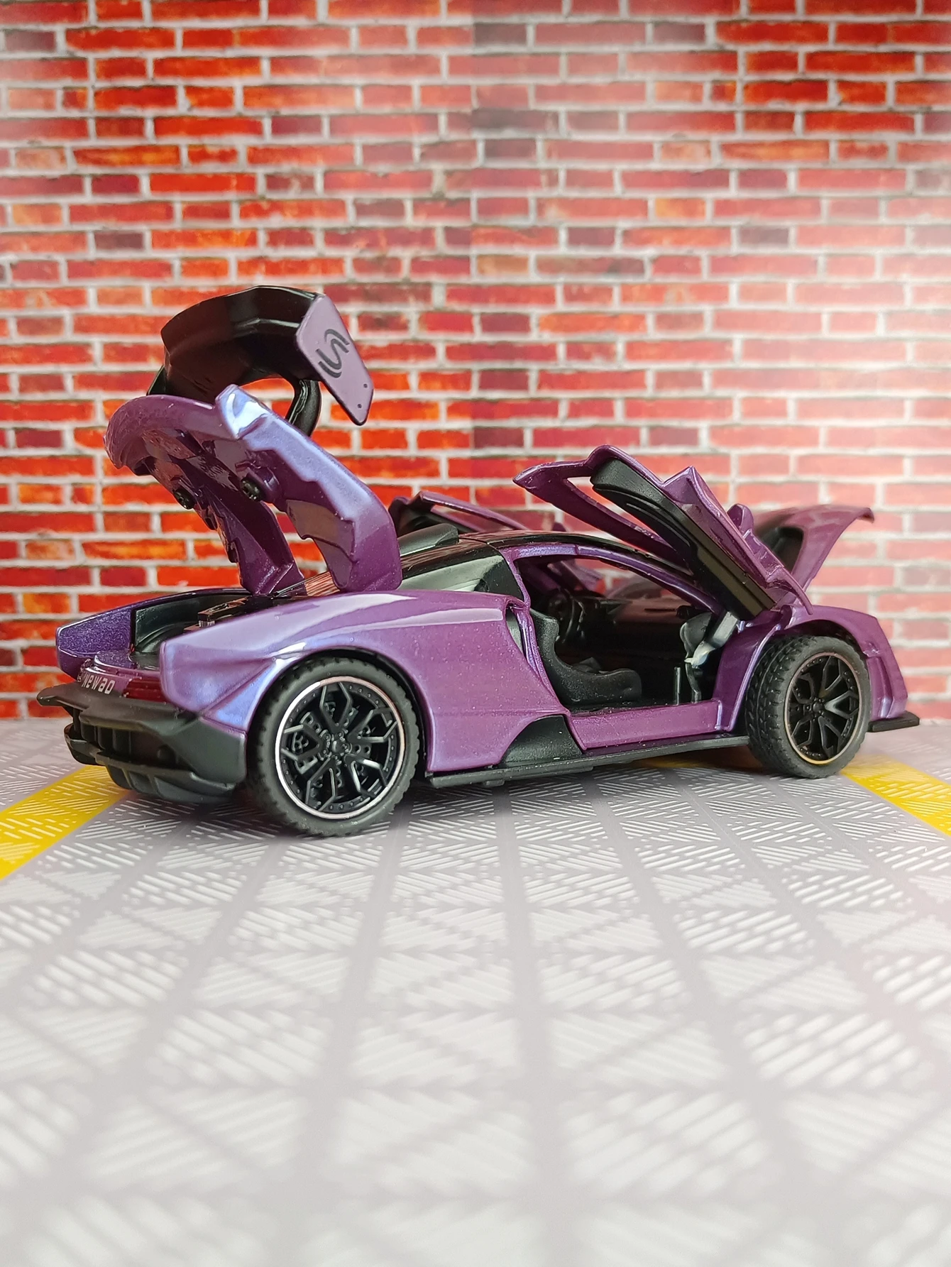 1:32 McLaren SNNA modello di auto in lega porta giocattolo per bambini e cofano bagagliaio può essere aperto auto giocattolo per bambini con suono e illuminazione