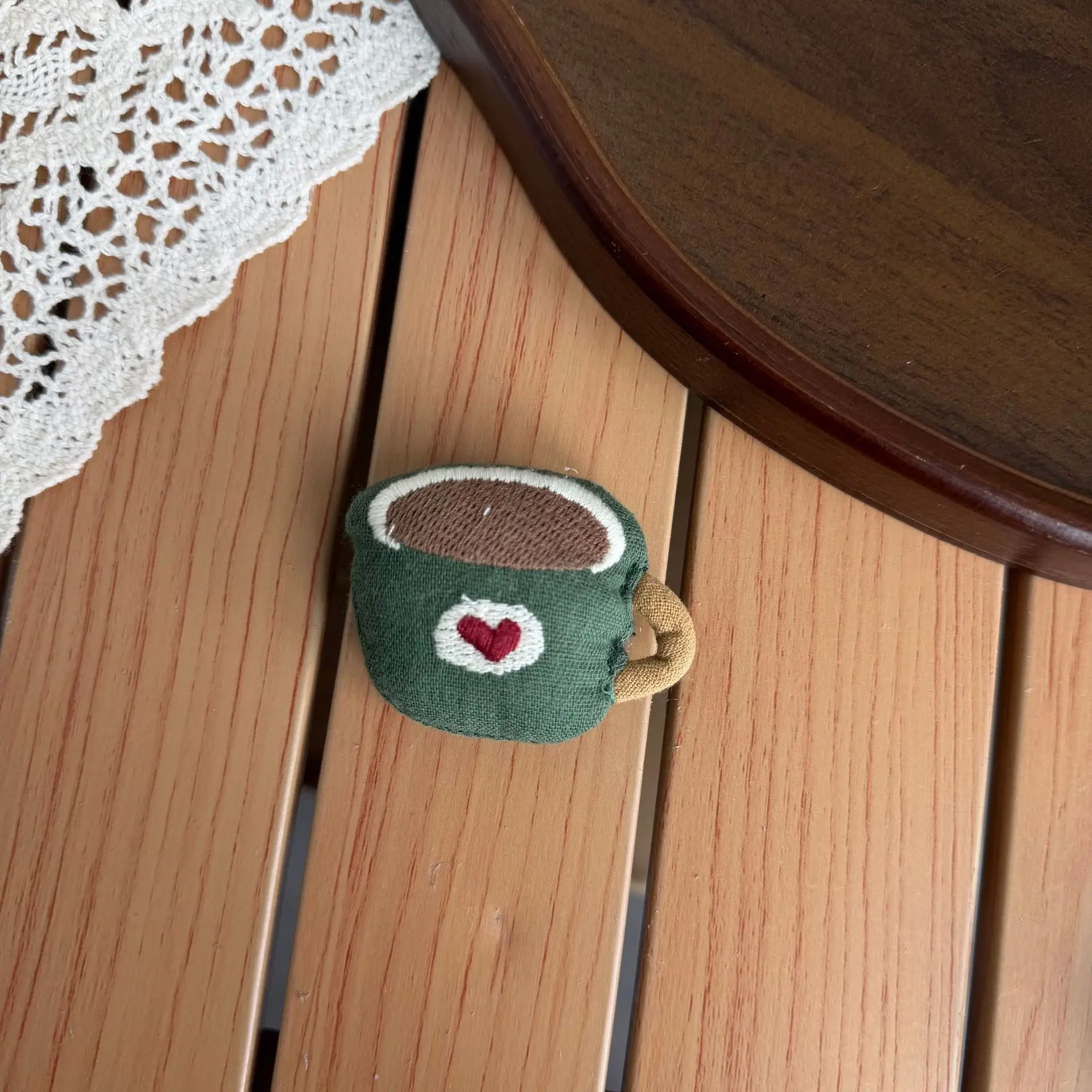 Stuffed Fabric Green Coffee Bean Brooch Pin 3D Plush Doll Pendant Handmade for Purse Backpack Clothing Decoration High Quality