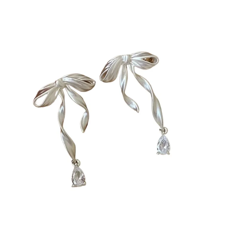 

Cool three-dimensional bow fringed stud earrings simple silver earrings in autumn and winter